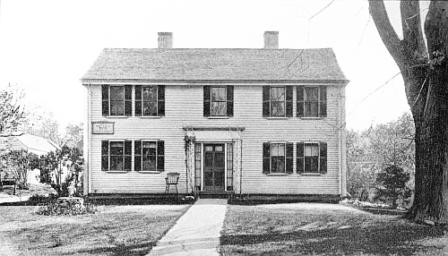 ROBERT MUNROE’S HOUSE Joseph Comee, a minute-man, was
wounded at the doorway